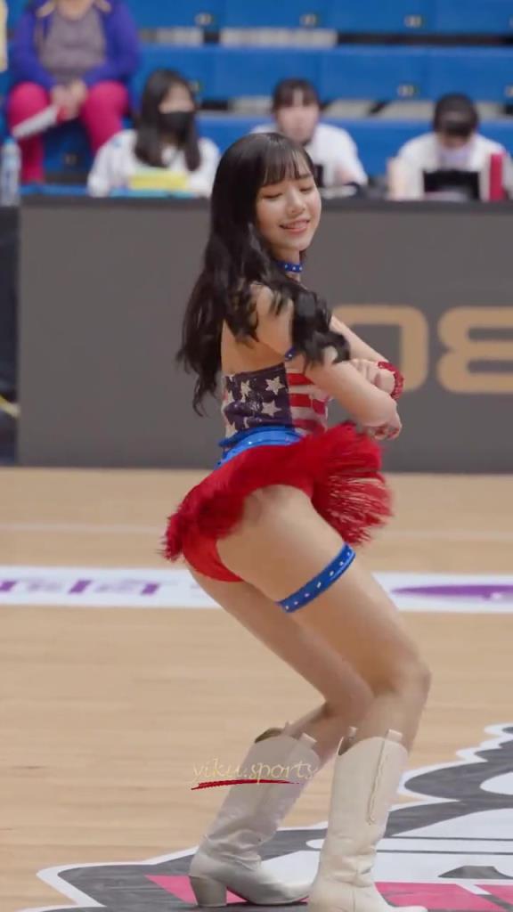 最好的啦啦隊(duì)小姐姐！自信，健康充滿活力！